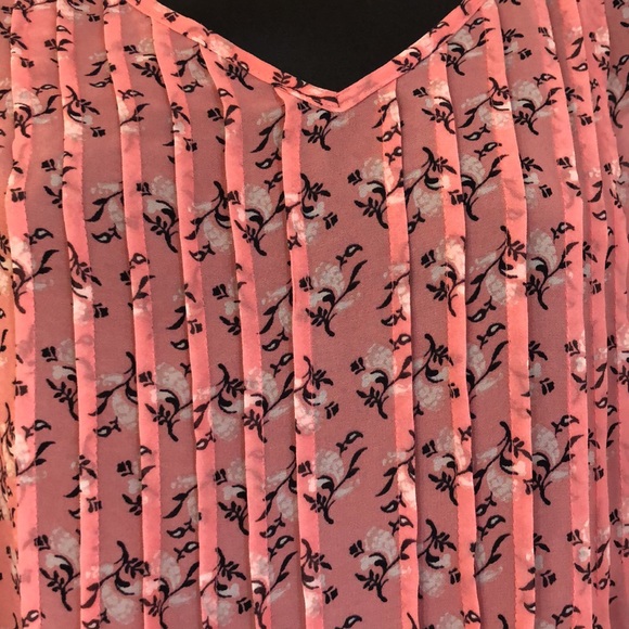 Beautiful Cold Shoulder Top Sz 1X - Picture 2 of 10